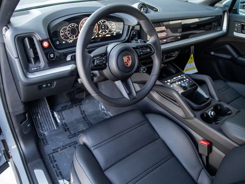 Used 2026 Porsche Cayenne Coupe AWD/4WD image 4