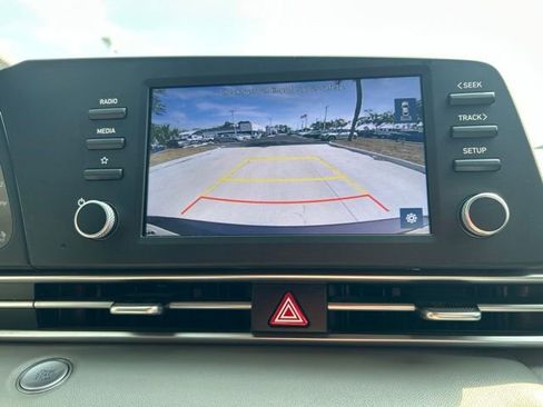 Used 2022 Hyundai Elantra SEL FWD image 18