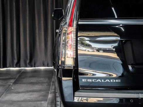 Used 2020 Cadillac Escalade ESV Luxury RWD image 59