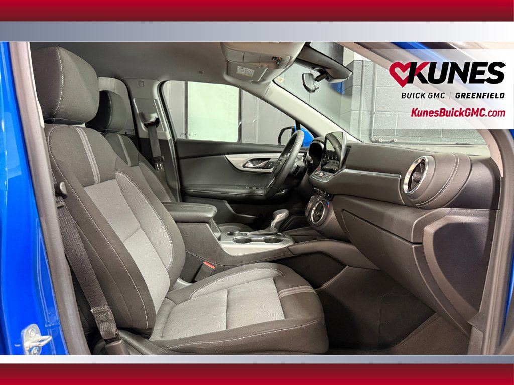 Used 2025 Chevrolet Blazer LT FWD image 37