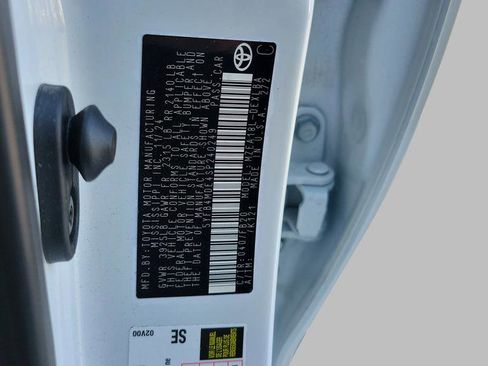 Used 2025 Toyota Corolla LE image 29