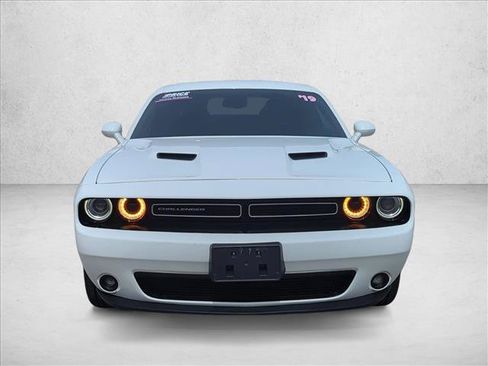 Used 2019 Dodge Challenger SXT RWD image 2