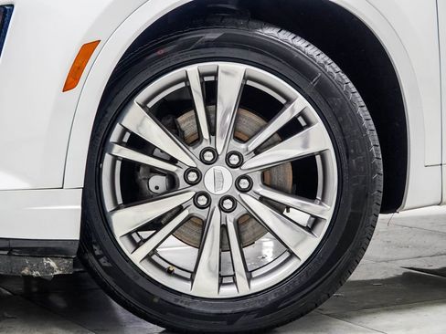 Used 2022 Cadillac XT6 Premium Luxury AWD/4WD image 6