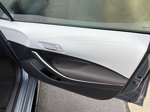 Used 2025 Toyota Corolla SE FWD image 14