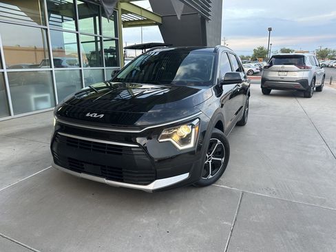 Used 2024 Kia Niro EX image 2