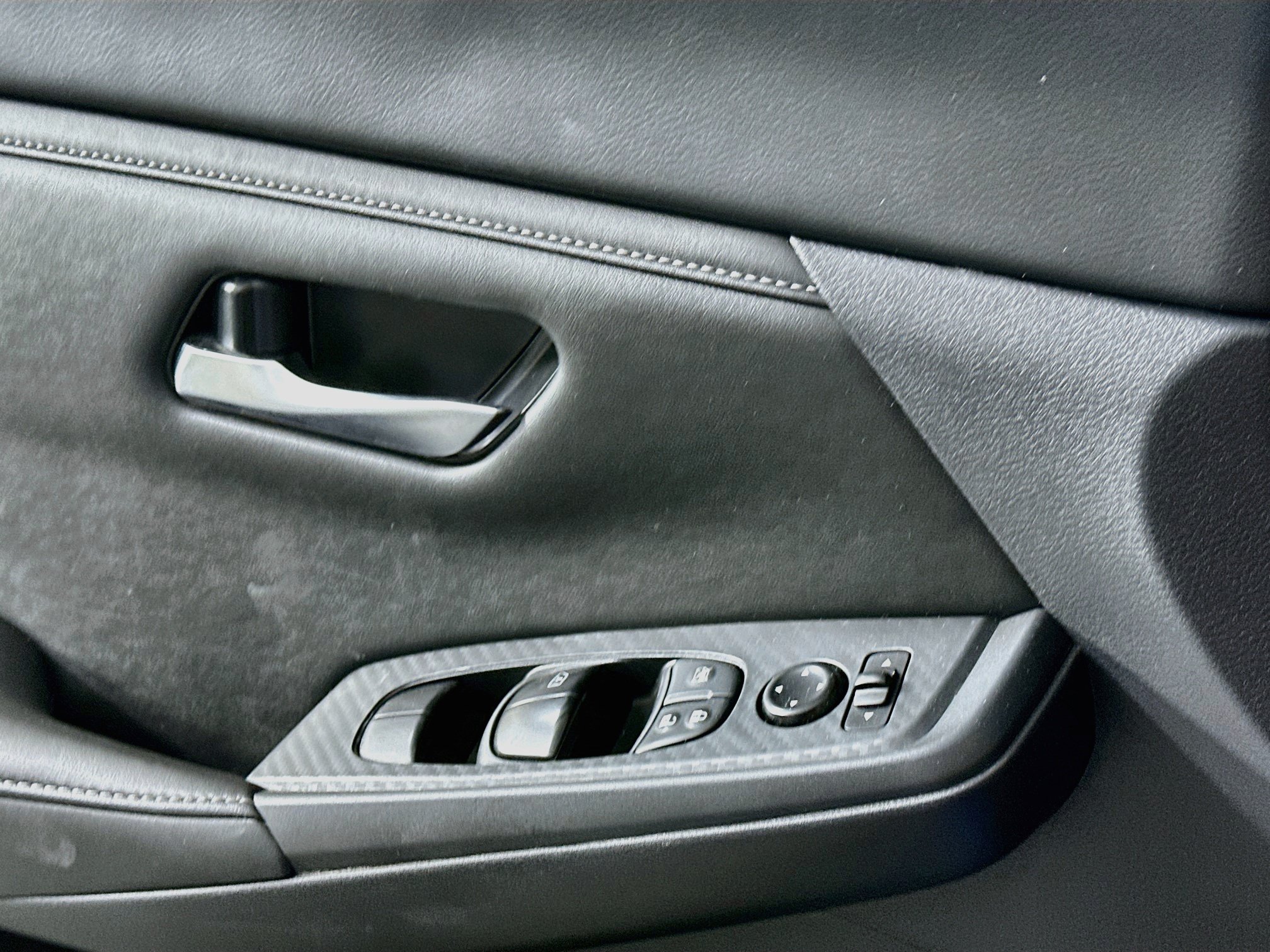 Used 2025 Nissan Sentra SV FWD image 15