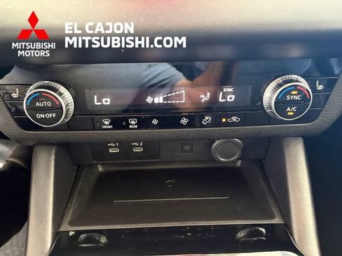 Used 2025 Mitsubishi Outlander SE FWD image 15