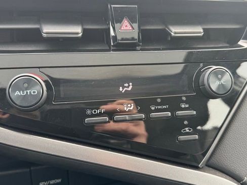 Used 2021 Toyota Camry SE w/ Cold Weather Package image 13