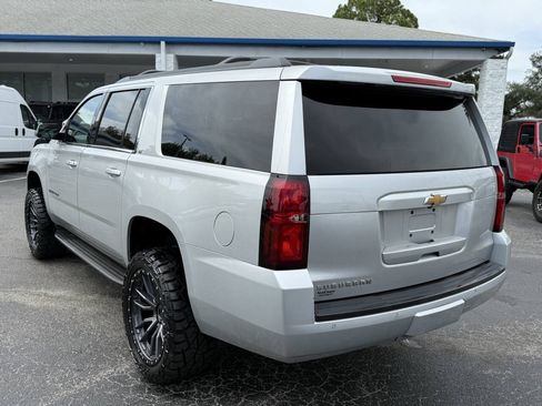 Used 2018 Chevrolet Suburban LT w/ Luxury Package AWD/4WD image 5