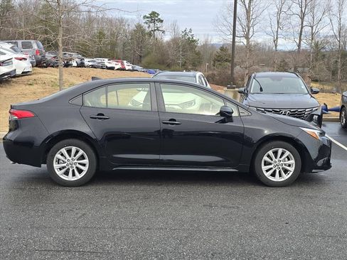 Used 2024 Toyota Corolla LE w/ LE Convenience Package image 2