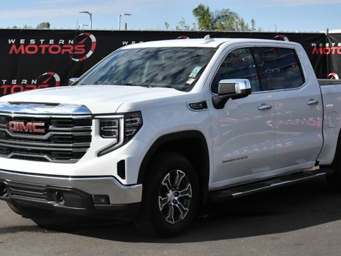 Used 2024 GMC Sierra 1500 SLT image 3