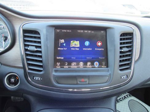 Used 2015 Chrysler 200 C w/ Navigation & Sound Group I image 17