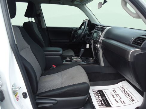 Used 2019 Toyota 4Runner SR5 AWD/4WD image 24
