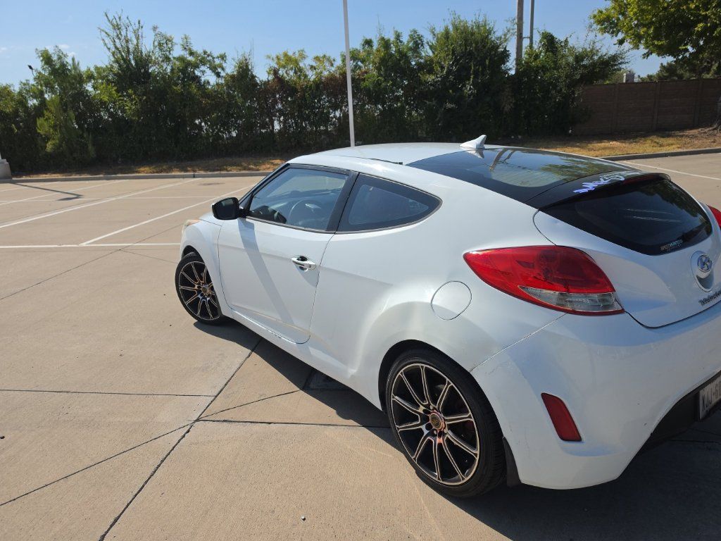 Used 2012 Hyundai Veloster FWD image 5
