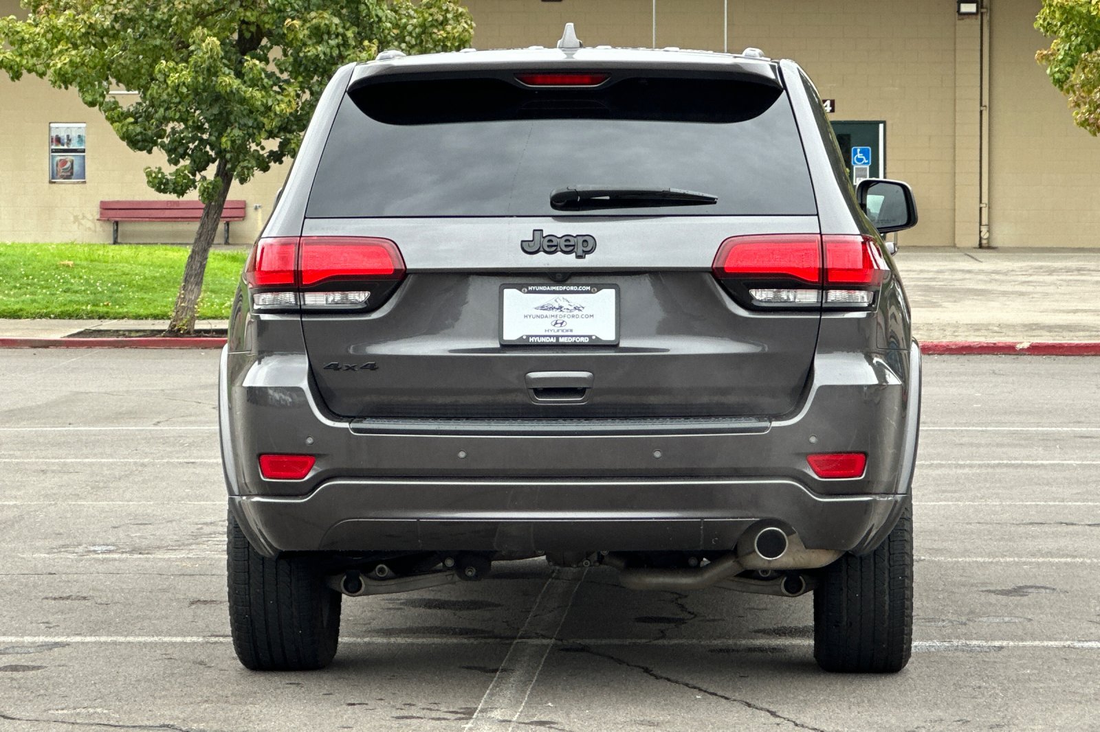 Used 2021 Jeep Grand Cherokee Laredo X AWD/4WD image 5