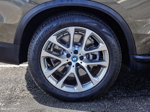 Used 2024 BMW X5 xDrive50e w/ Premium Package image 12