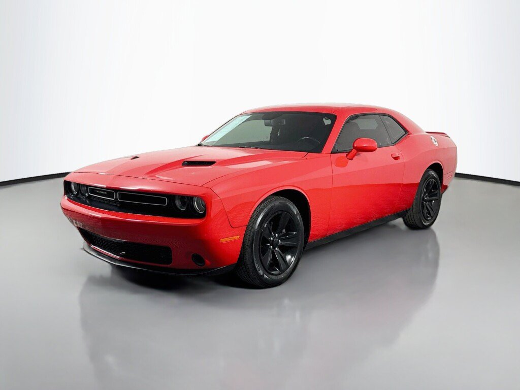Used 2021 Dodge Challenger SXT RWD image 1