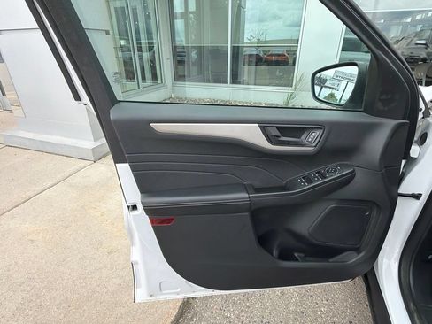 Used 2022 Ford Escape SE w/ Cold Weather Package AWD/4WD image 9