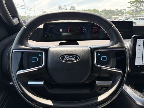 Used 2025 Ford Expedition Platinum w/ Stealth Performance Package AWD/4WD image 11