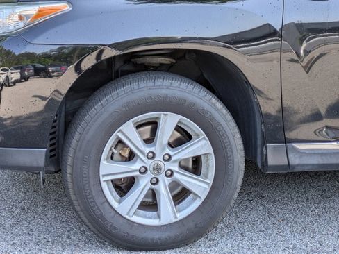 Used 2013 Toyota Highlander SE FWD image 14