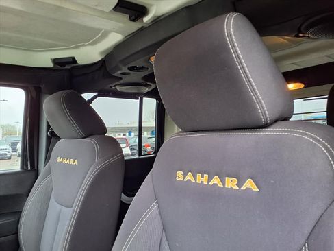 Used 2013 Jeep Wrangler Unlimited Sahara w/ Connectivity Group AWD/4WD image 16