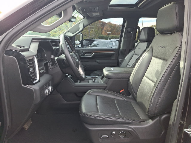 Used 2024 GMC Sierra 2500 Denali w/ Denali Reserve Package AWD/4WD image 2