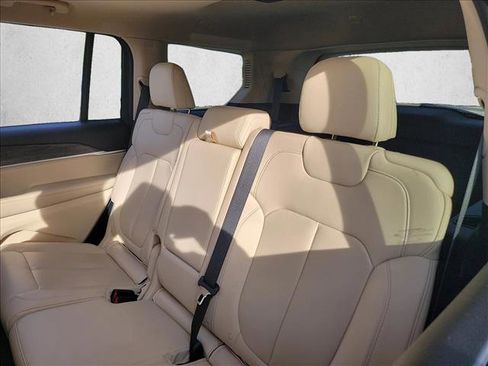 Used 2022 Jeep Grand Cherokee L Limited image 14