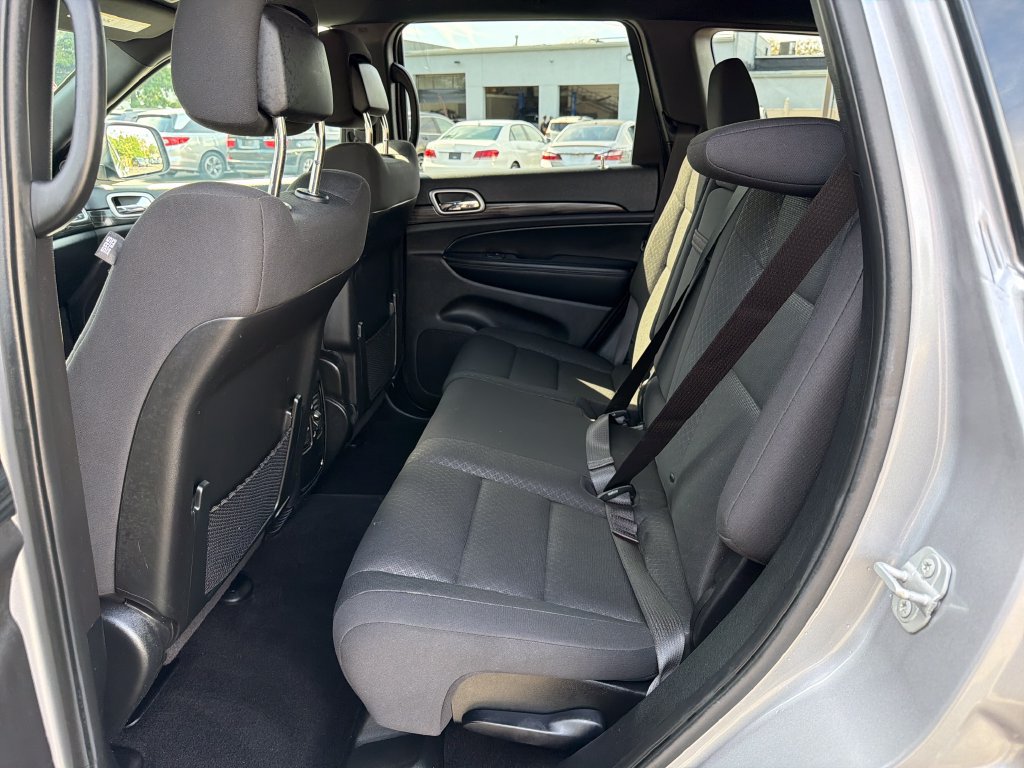 Used 2020 Jeep Grand Cherokee Laredo AWD/4WD image 14
