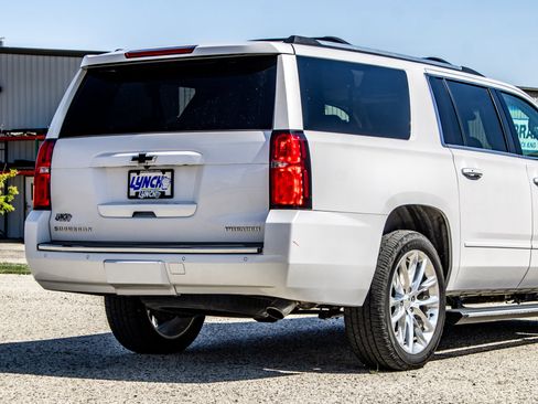 Used 2019 Chevrolet Suburban Premier w/ Premier Plus Edition AWD/4WD image 18