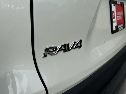 Used 2019 Toyota RAV4 Limited image 9
