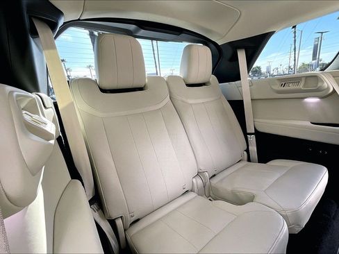 Used 2023 Land Rover Range Rover Long Wheelbase SE image 27