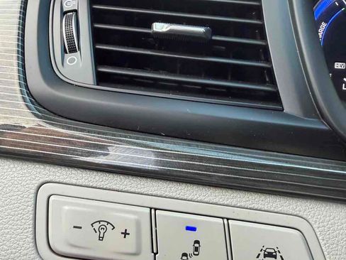 Used 2019 Hyundai Sonata Limited image 11