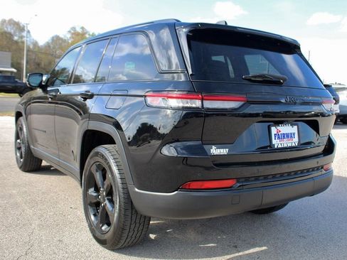 Used 2023 Jeep Grand Cherokee Altitude image 8