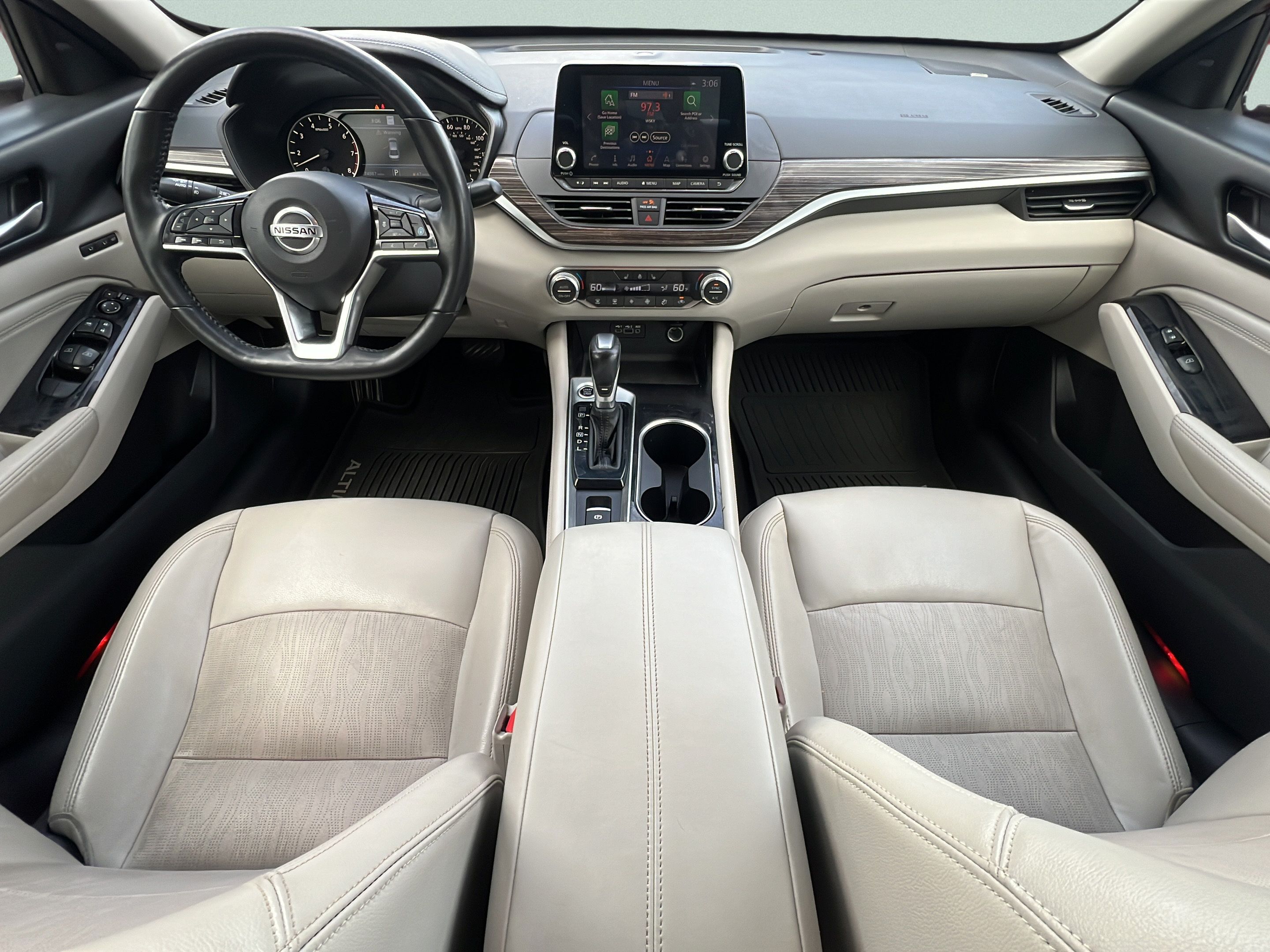 Used 2020 Nissan Altima 2.5 Platinum FWD image 10
