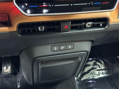 New 2025 Volkswagen ID. Buzz Pro S RWD image 20