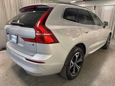 Used 2022 Volvo XC60 B5 Momentum w/ Climate Package AWD/4WD image 4