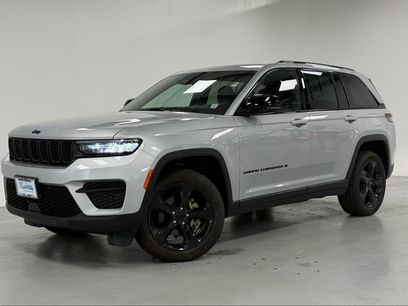 Used 2023 Jeep Grand Cherokee Altitude