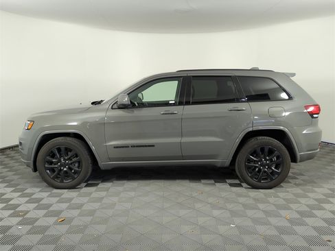 Used 2021 Jeep Grand Cherokee Laredo X image 8