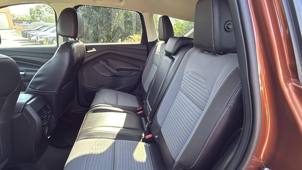 Used 2017 Ford Escape SE w/ SE Sport Appearance Package AWD/4WD image 14