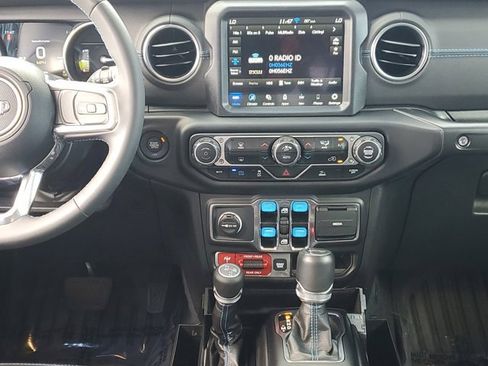 Used 2023 Jeep Wrangler Rubicon image 20