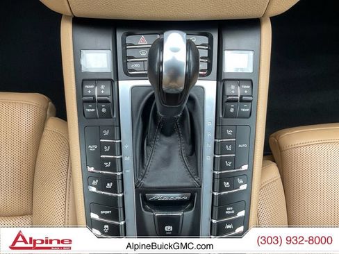 Used 2018 Porsche Macan AWD/4WD image 18