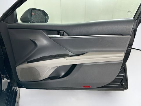 Used 2022 Toyota Camry SE FWD image 29