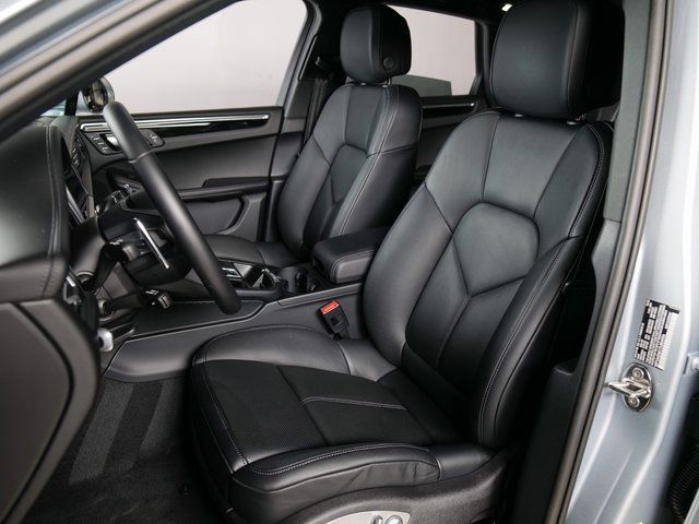 Certified 2026 Porsche Macan AWD/4WD image 5