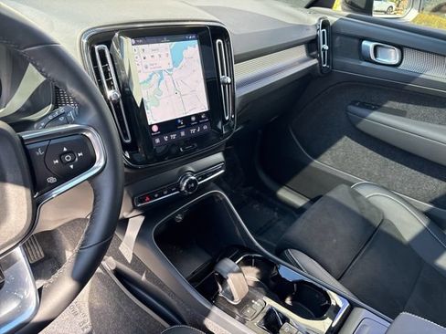 Used 2025 Volvo XC40 B5 Plus AWD/4WD image 19