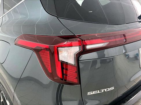 Used 2024 Kia Seltos EX image 23