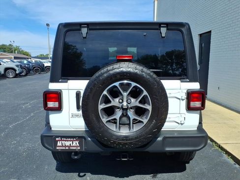 Used 2024 Jeep Wrangler Sport image 4