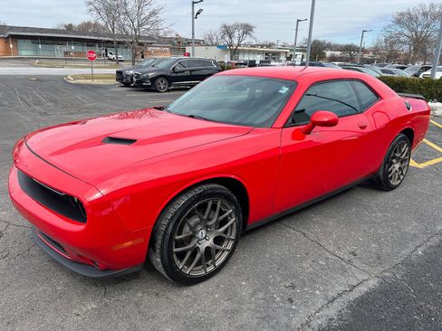Used 2015 Dodge Challenger SXT image 6