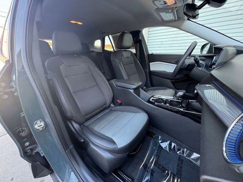 Used 2025 Chevrolet Trax LT image 36