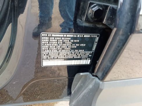 Used 2025 Volkswagen Taos SE image 3