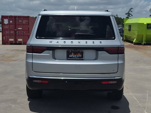 Used 2022 Jeep Wagoneer Series II RWD image 5